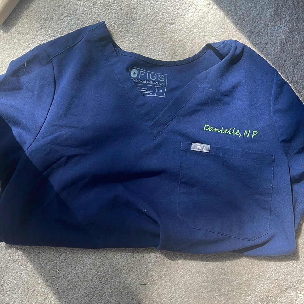 Medium navy figs 1 pocket scrub top